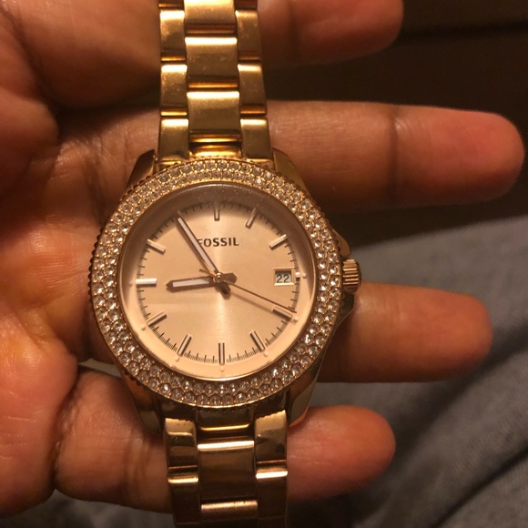 Gold plated women’s Fossil watch - Picture 1 of 6
